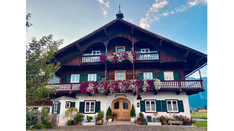 Mit voller Stolz zeige ich euch die Blumenpracht vom Stiedlbauernhof in Saalfelden Dorfheim.
Stolz, weil ich die Betreuung dieser seit diesem Jahr übernehmen durfte, mit Erfolg oder was meint ihr? :)