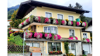 Unser Haus mit einer wundervollen Blumenpracht🌼🌺....wir würden uns über einen Preis freuen!!
Liebe Grüße aus Bischofshofen
Gabi und Sepp